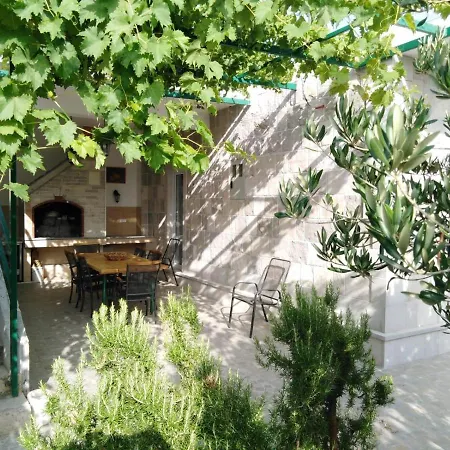 Family House La - Krvavica Tatil Evi *